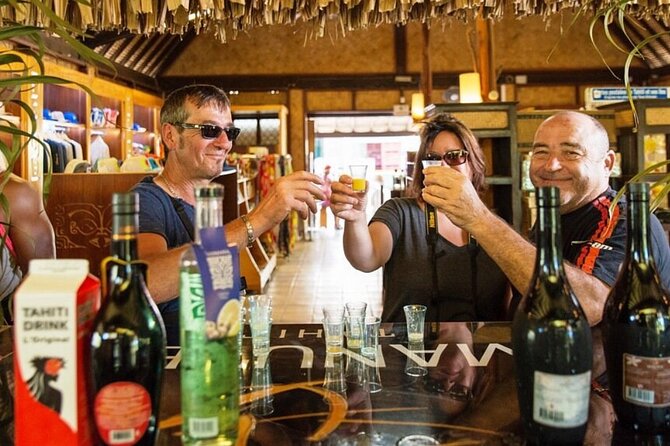 2-HOUR Safari Tour Special Cruise SHIP - AFTERNOON - River Crossings and Moorea’s Freshwater Eels