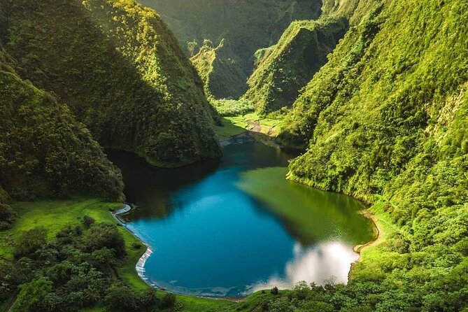 4x4 Safari HEREAKIMANU Tour in the Heart of Tahiti - Fare Hape and traditional island life