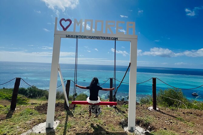 ALBERT TOURS: Excursion 4x4 safari with private SWING view point - Mont Rotui and the plantation country