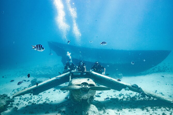 Baptism diving in the turquoise waters of Tahiti - Why the two-person limit matters