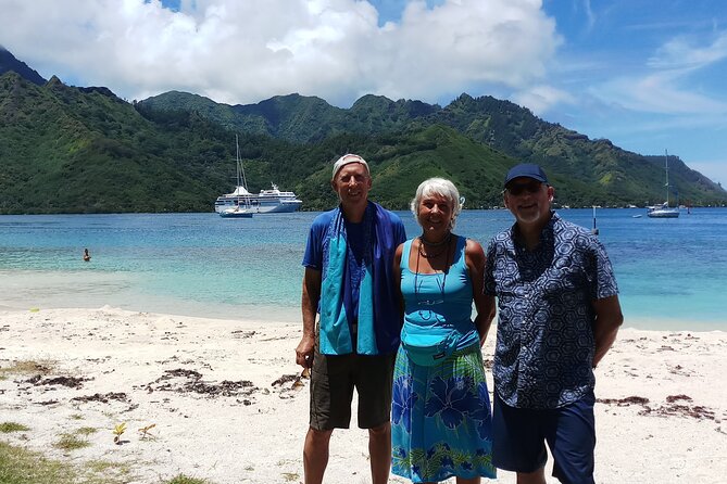 Blue Pearl Private Tour - Fruit juice, pineapple, and liqueur tasting
