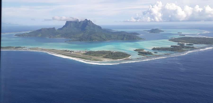 Bora-Bora 30 minutes private flight in light aircraft - The private two-person format
