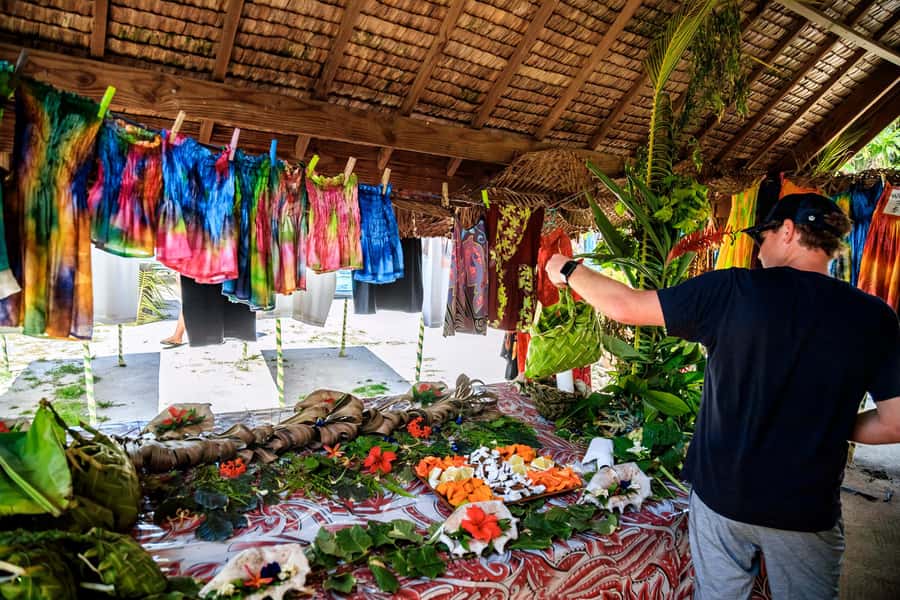 Bora Bora: 4WD History & Culture Tour - Faanui Valley, fruit plantations, and island plants