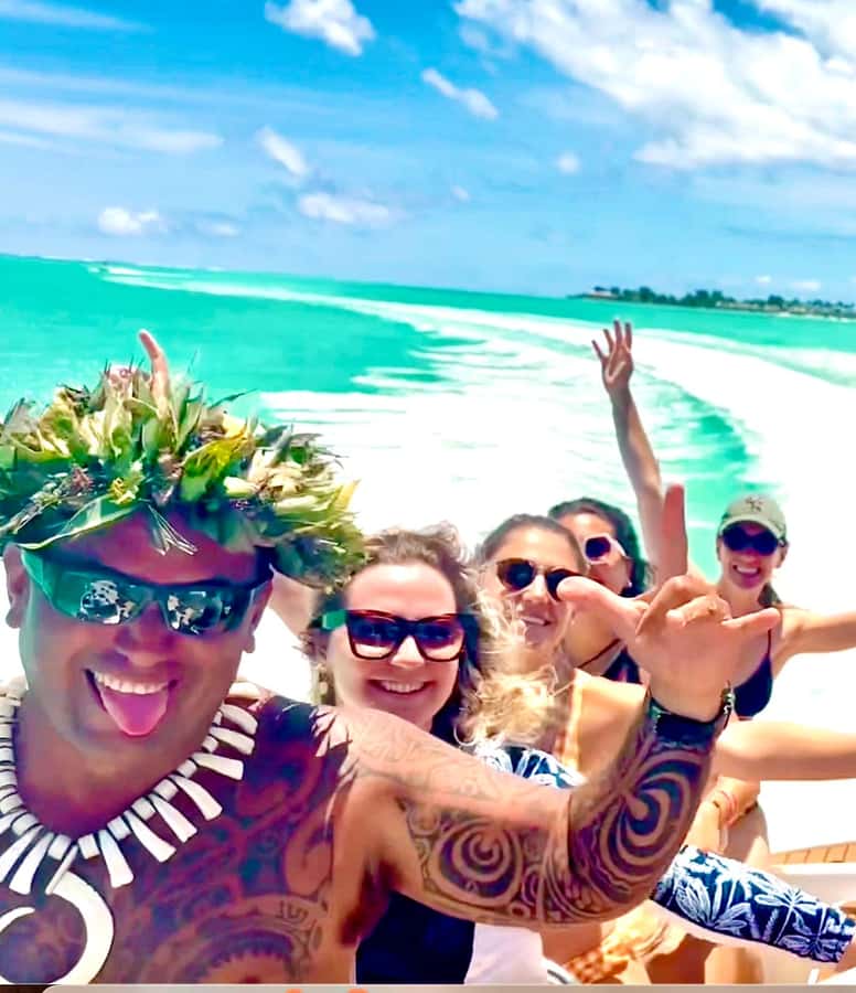 Bora Bora: Blue Lagoon Cruise, Snorkeling and Lunch . - Lunch on a motu with local warmth