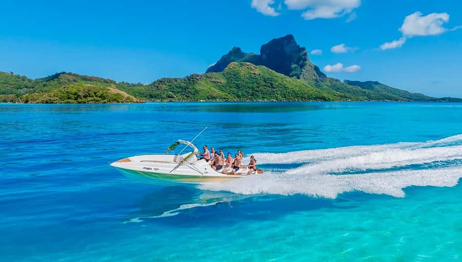 Bora Bora: Blue Lagoon Cruise, Snorkeling and Lunch . - Setting out from Bora Bora’s hotel pontoons