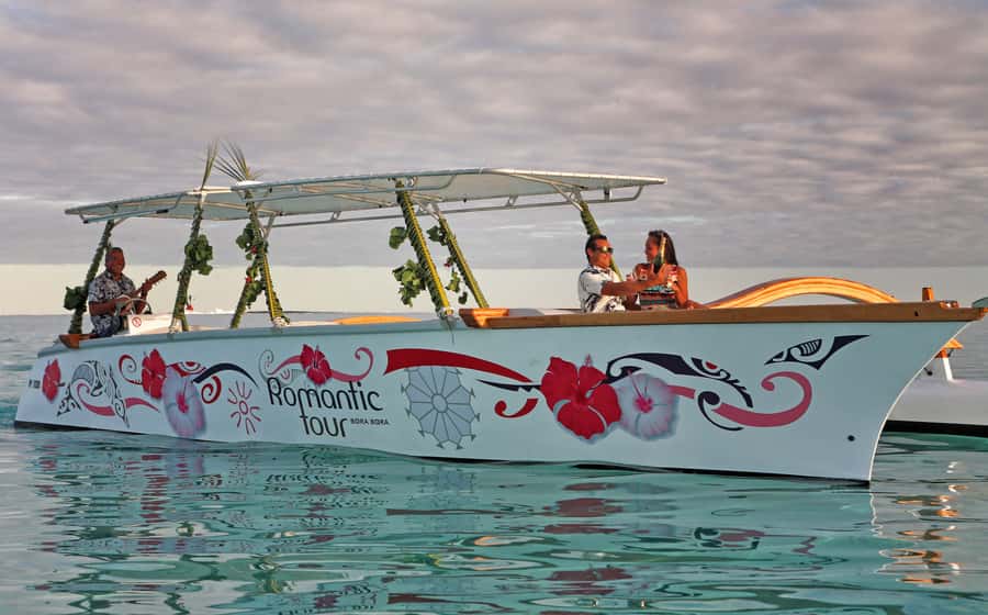 Bora Bora: Combo Sunset Cruise & Romantic Dinner at St James - Getting onto the lagoon from Bora Bora