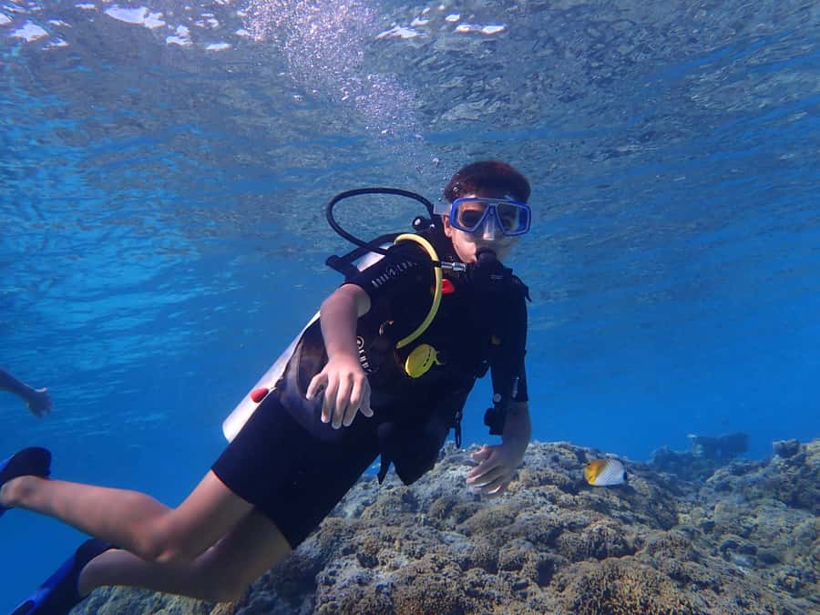 Bora Bora: Introductory Dive - Your instructor handles the nerves first
