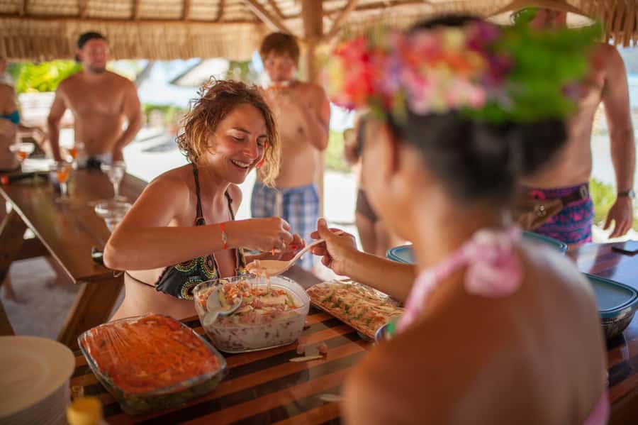 Bora Bora Luxury Tour and Beach Picnic - Who should book this experience?