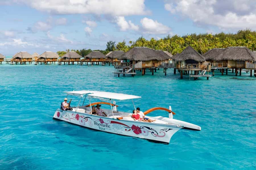 Bora Bora Luxury Tour and Beach Picnic - Pickup and the first boat ride