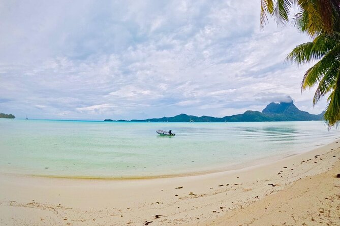 Catamaran Cruise Polynesia 7 Days PRIVATE – Leeward Islands - Day five: Taha’a’s coral garden and island traditions
