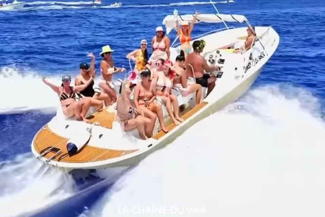 Crazyseahorseborabora Comfortable boat , sensational snorkeling . - Mo and Tu bring a personal feel
