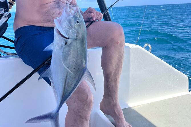Day DE Fishing VIP in Moorea – Private Boat & Lunch - A private fishing day from Marina Vaiare
