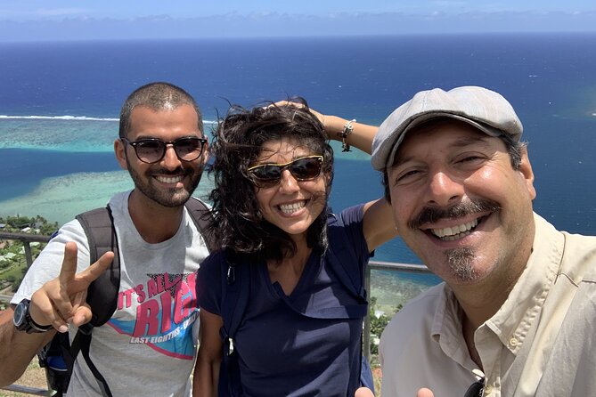 Discovering Moorea from Tahiti in 4x4 with the Ferry Terevau - Belvedere Lookout above Cook’s and Opunohu Bays