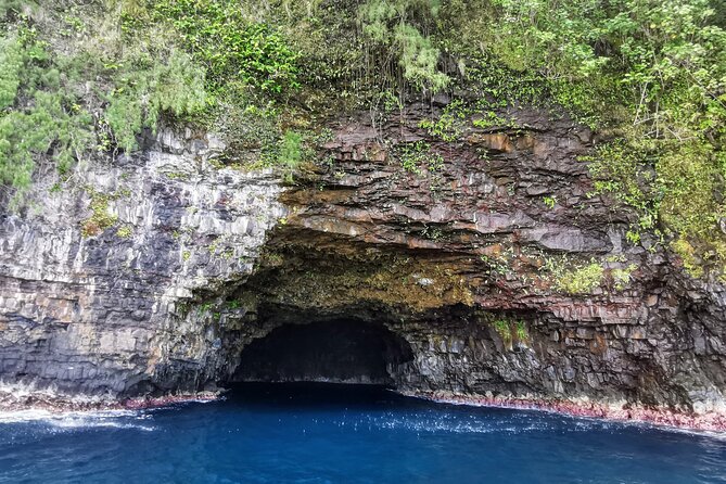 Discovery of the Tahiti Teahupo'o Jurassic Tour peninsula - A seven-hour day with lunch included