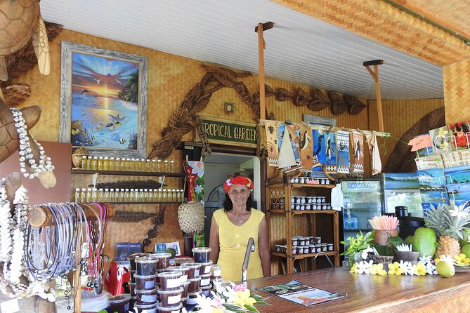 Franckyfranck tours Moorea - Tours privés // Private half day tours - Pineapple Fields in Opunohu Valley