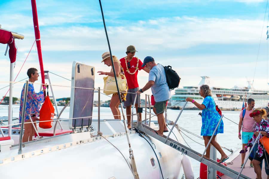 From Tahiti: Tetiaroa Island Tour by Sailing Catamaran - The return trip with fruit salad and punch