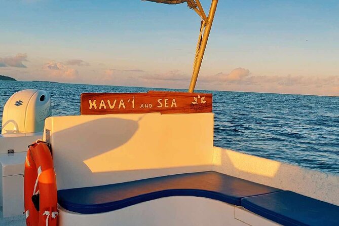 Guided sunset cruise on Raiatea Lagoon - A small boat makes the evening feel personal