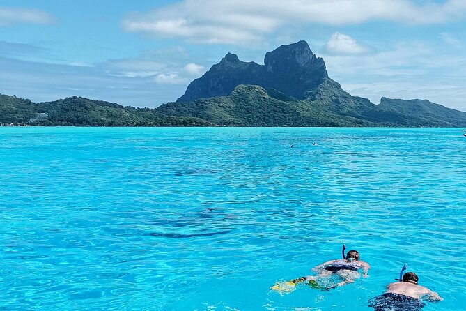 Half a day to discover Bora Bora with O-sea - Swimming with stingrays in their natural setting