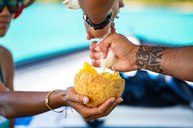 Half Day / Private Lagoon Adventure in Mo'orea - The Value of $668.05 for a Private Group
