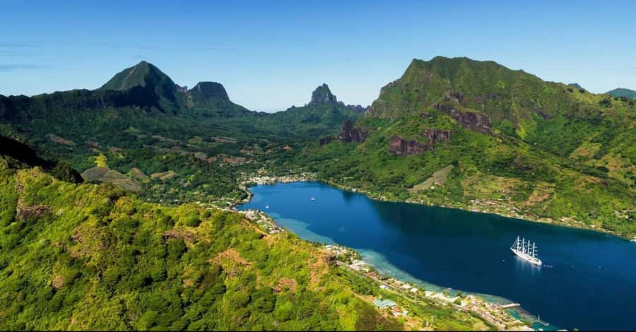 Half day Private tour of Moorea Safari Albert Pick up hotel - Why a private Moorea safari makes sense