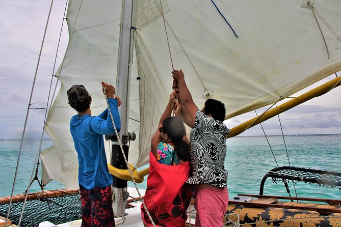 Introduction to sailing and discovering the lagoon - Learning Polynesian sailing by doing it