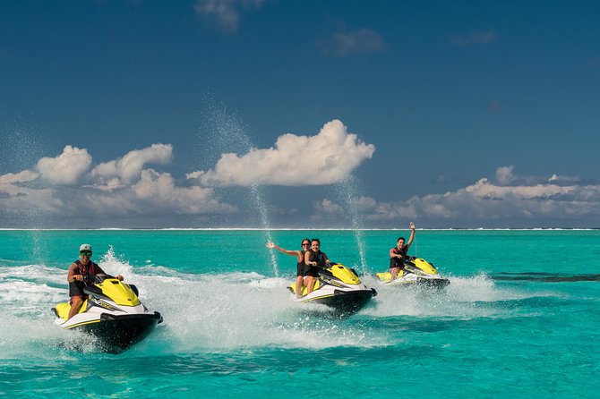 Island jet tour - The swim and fruit stop near the motu