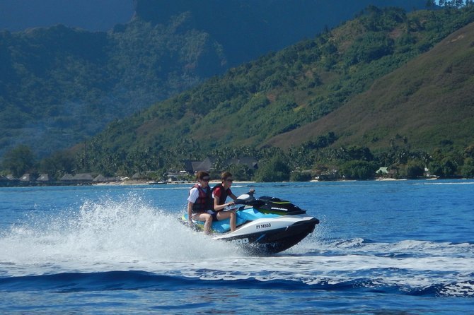 Jet-Ski Découverte 1H00 Jet Ski excursion to Moorea (Single or two-seater) - The stingray and black tip shark swim stop