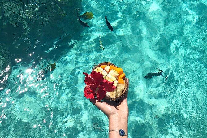 Lagoon and Wildlife Discovery on a Private Boat in Moorea - Tropical fruit, fresh juice, and a slower pause