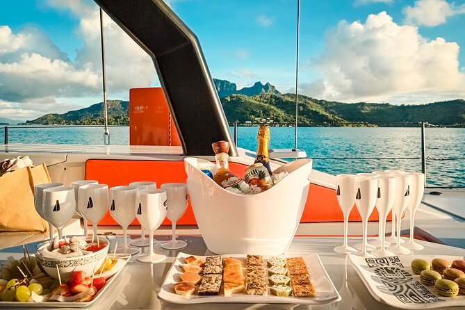 LUXURY PRIVATE Catamaran Bora Bora : The Sunset Escape - The two-hour cruise around Bora Bora’s lagoon