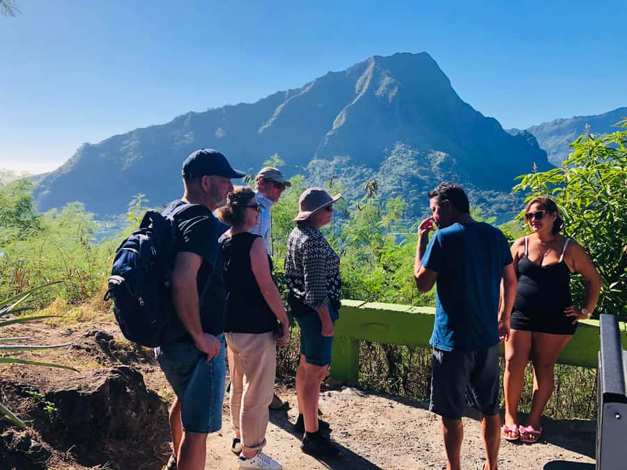 Moorea:4X4 safari excursion between land and sea with lunch - Pickup details and the six-hour pace