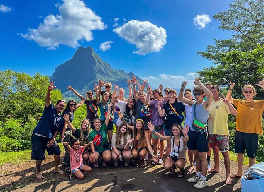 Moorea Cruise Ships 4x4, Belvedere Magic mount PRIVATE Tours - Magic Mountain offers the first big payoff