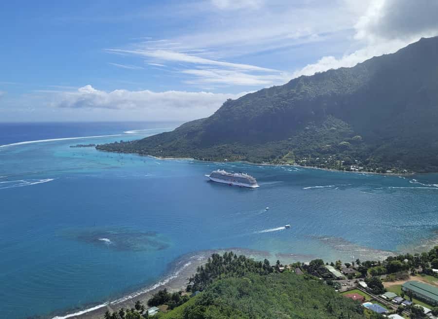 Moorea Cruise Ships 4x4, Belvedere Magic mount PRIVATE Tours - Cook’s Bay completes the scenic circuit