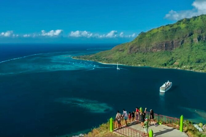 Moorea Cruise Ships: 4x4, Belvedere,Magic Mountain pineaple - Waterfall, photo stop, and a chance to swim