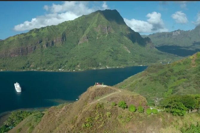 Moorea Cruise Ships: 4x4, Belvedere,Magic Mountain pineaple - The 4x4 ride and group size