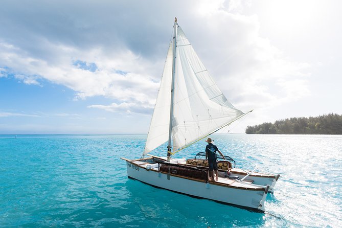 Moorea Discovery Half-day Sailing - A relaxed boat ride instead of a floating crowd