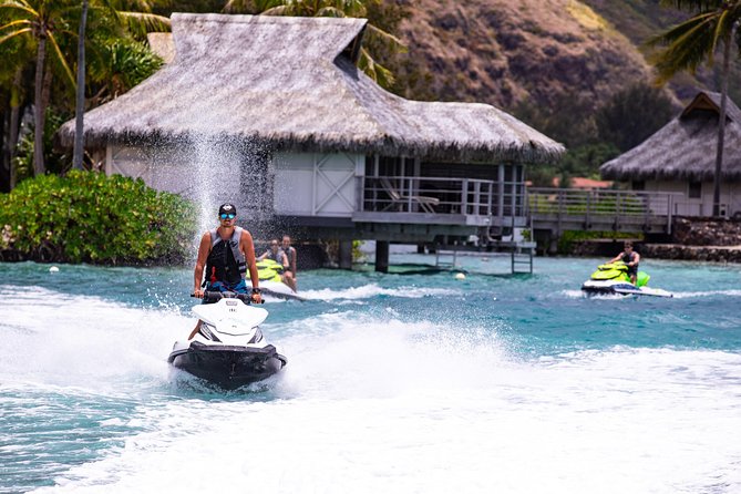 Moorea Explorer Jet Ski tour - Taking the controls on Moorea’s lagoon