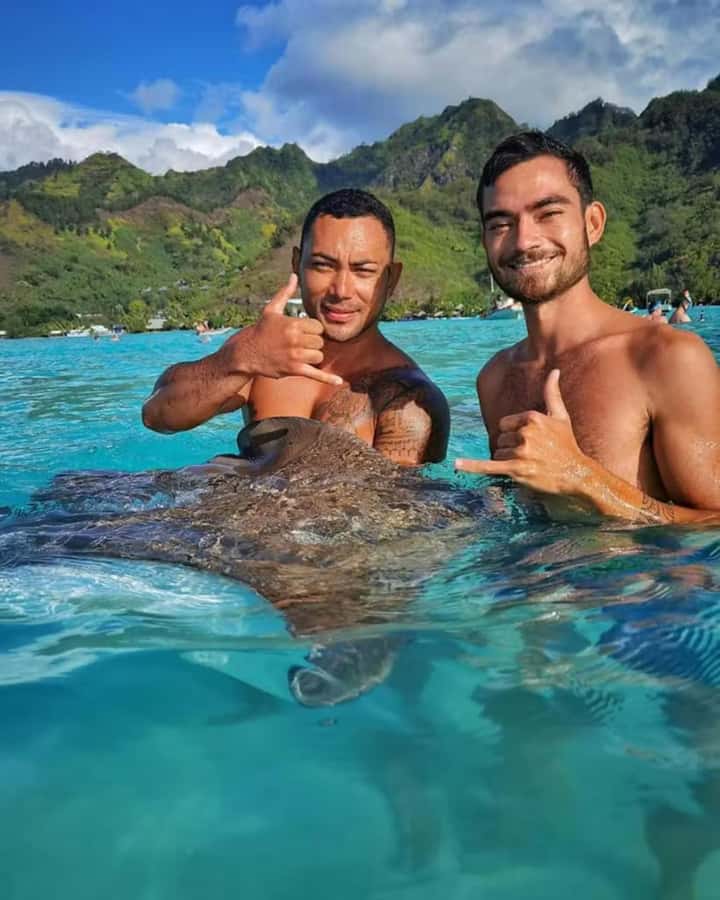 Moorea: Glass Bottom Boat Adventure with Lagoon Wonders - Underwater tikis add a cultural layer