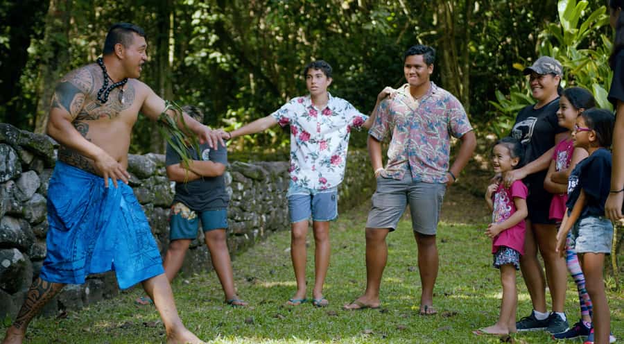 Moorea: Half-Day Open-Air 4WD Safari with Hotel Transfers - Cook’s Bay tasting stop