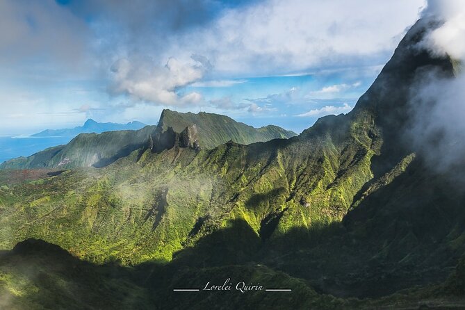 Moorea: Private 4-Hour High-End Boat Excursion - Along the reef and through Haapiti’s surf passes