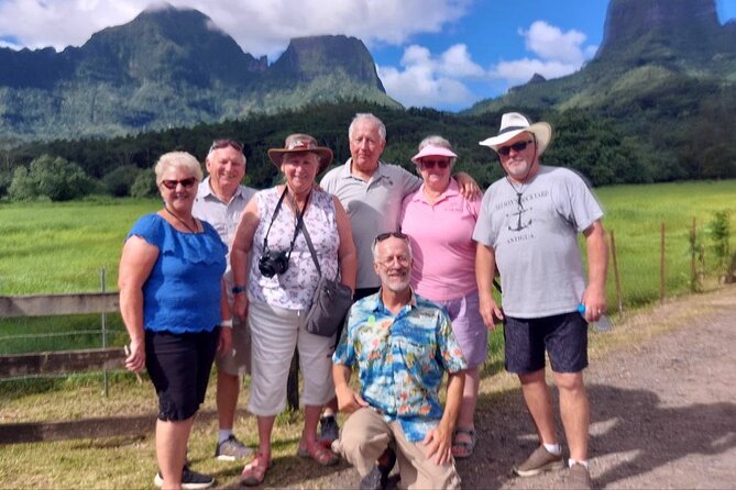 Moorea Private Full Day Tour - Magic Mountain adds fruit, jam, and a view