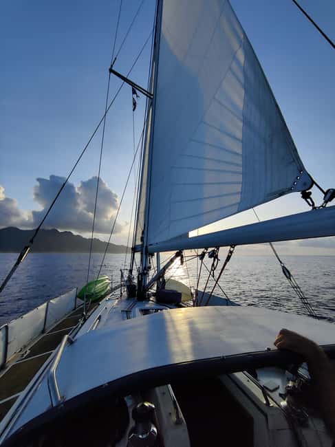 Moorea: private sunset sailing tour - Sunset colors and the three-hour rhythm