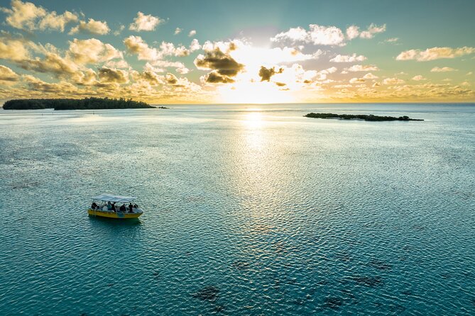 Moorea Sunset Boat Trip - Moorea’s bays and mountain light