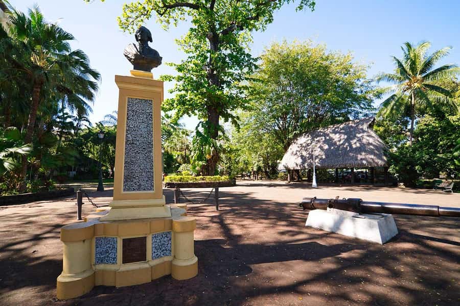 Papeete : walking tour - The Assembly of French Polynesia