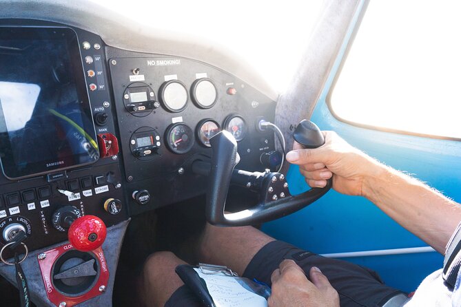 Private 30-minute flight downwind of Huahine - Airport Meeting Point And Day Planning