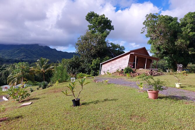 Private and guided visit to Mystery House Raiatea - Meeting Gérard, the inventor behind the visit