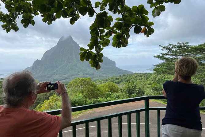 Private excursion to Moorea, photo tour & immersive discovery - Toatea Lookout and the final return