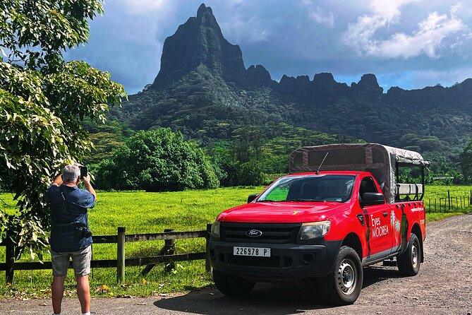 Private excursion to Moorea, photo tour & immersive discovery - Belvedere Lookout and Moorea’s volcanic heart