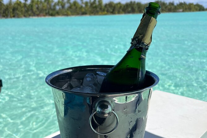 Private Lagoon Tour on a Prestigious Pontoon Boat in Bora Bora - Manta rays and marine life in the lagoon