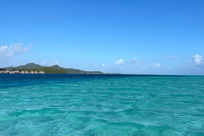 Private sunset cruise in Bora Bora - The first hour: calm lagoon views and a welcome drink