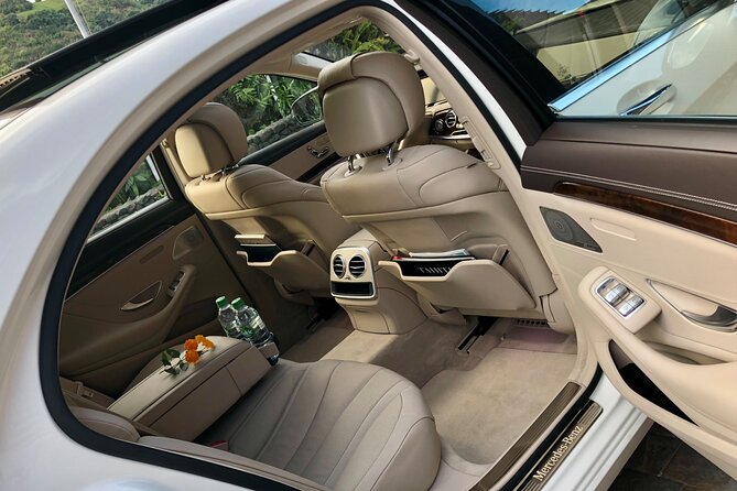 Private transfer Airport, Hotels, Pensions, Ferry, Restaurants - Comfort inside the vehicle